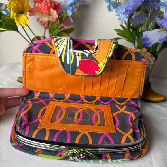 NWT Vera Bradley Jazzy Blooms Kiss N Snap Wallet Retired Pattern LAST ONE - Picture 4 of 6